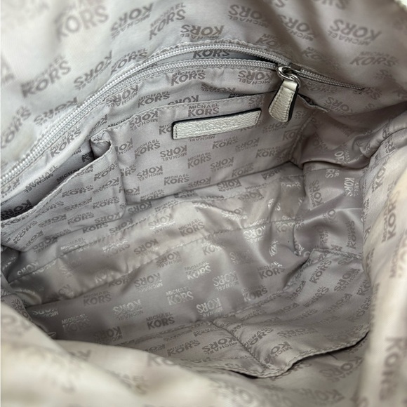 Michael Kors Off White Soft Pebble Leather Hobo Shoulder Bag - Picture 10 of 14